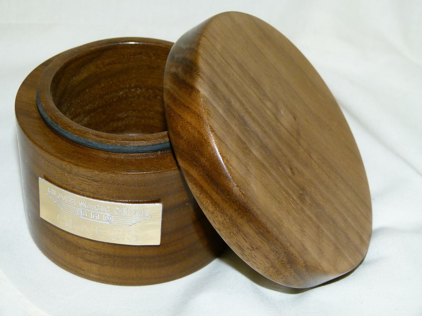 An introduction to our handmade luxury wood wax containers Detailing